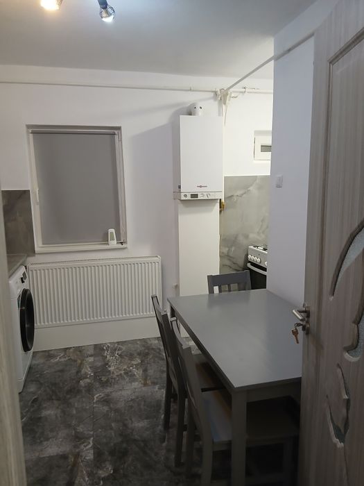 Închiriez apartament