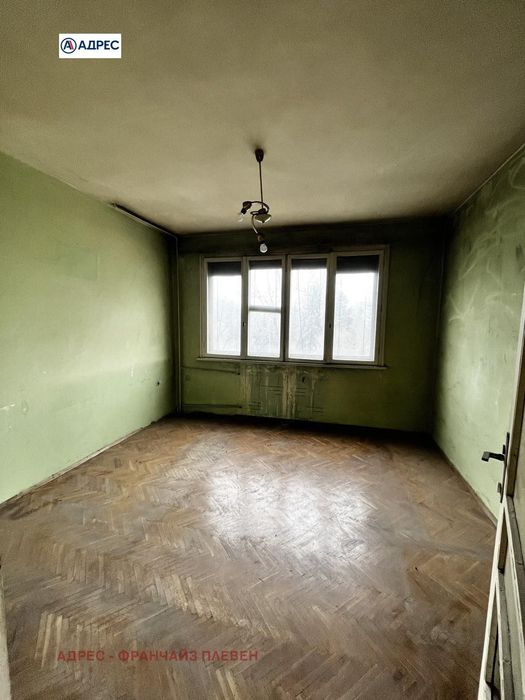 Продава се Тристаен апартамент в Плевен, Идеален център - 91 кв.м за 645 €/кв.м - Снимка #1