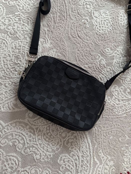 Geantă Louis Vuitton pentru bărbați