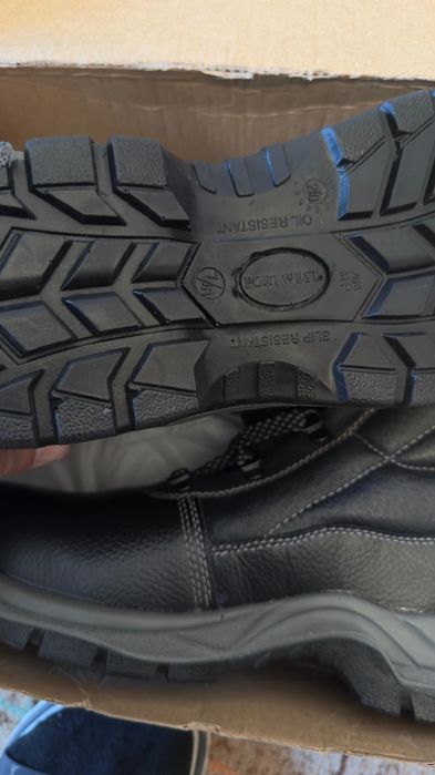 Новый ботинка 41 размер. 3 пар бар
