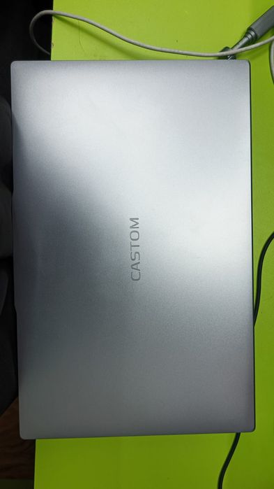 Ноутбук castom 100к