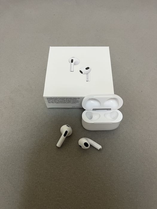 Apple AirPods pro 3 with Magsafe Charging Case