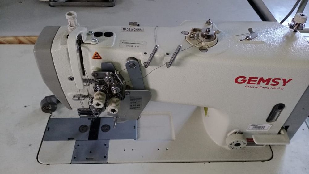 Продам двухигольную швейную машинку