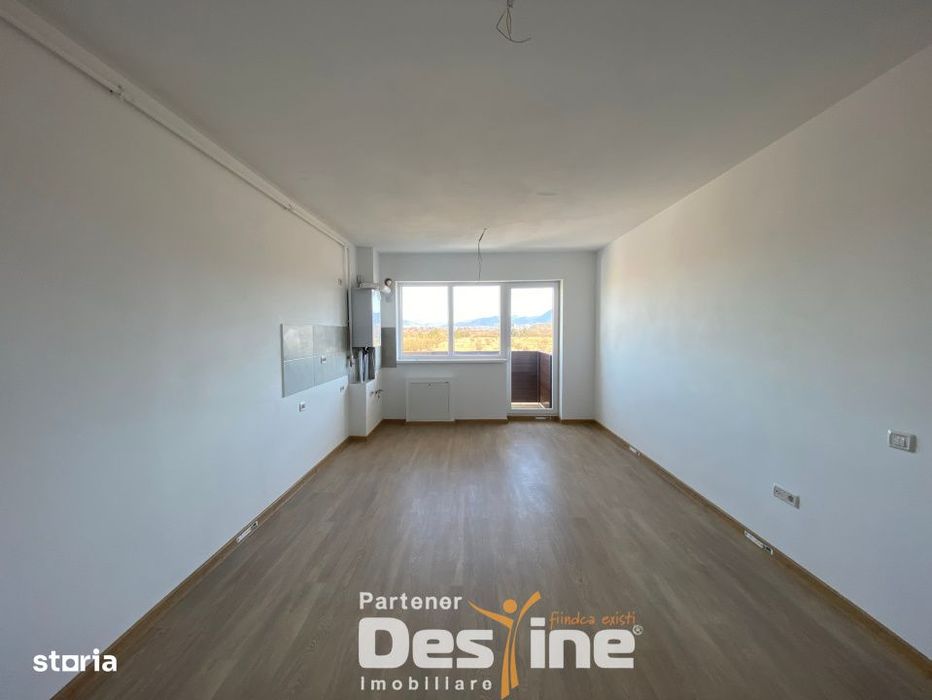 Studio 50 mp, etaj intermediar, cu balcon si loc de parcare, situat in