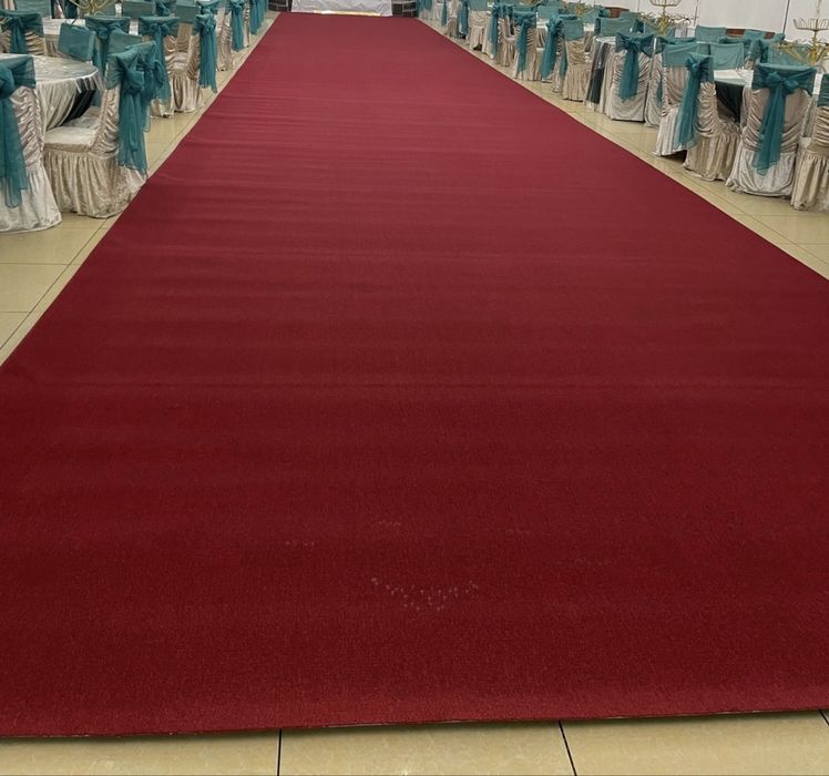 Ковер красный продам