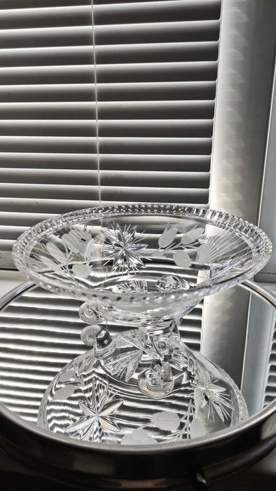 Кристална купичка на крачета