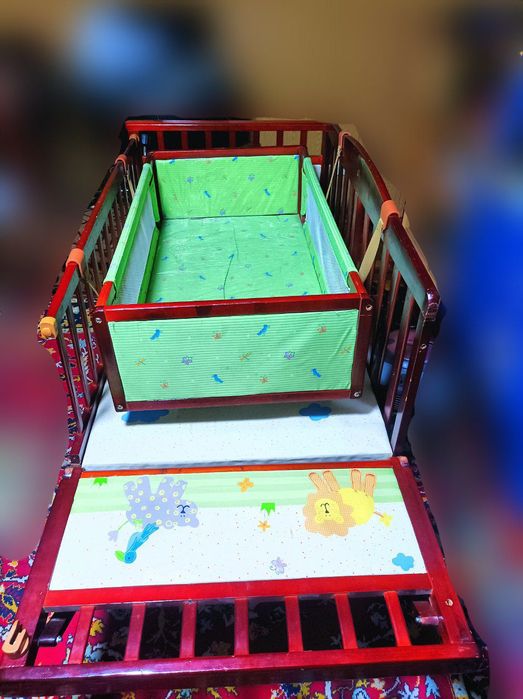 Детская кровать в хорошем состоянии, с люлькой