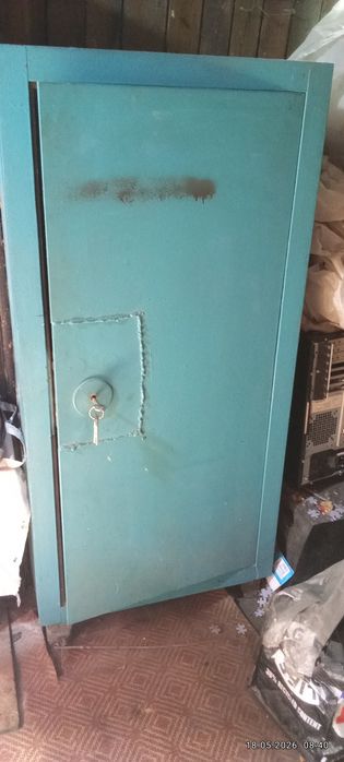 Продам сейф большой тяжелый