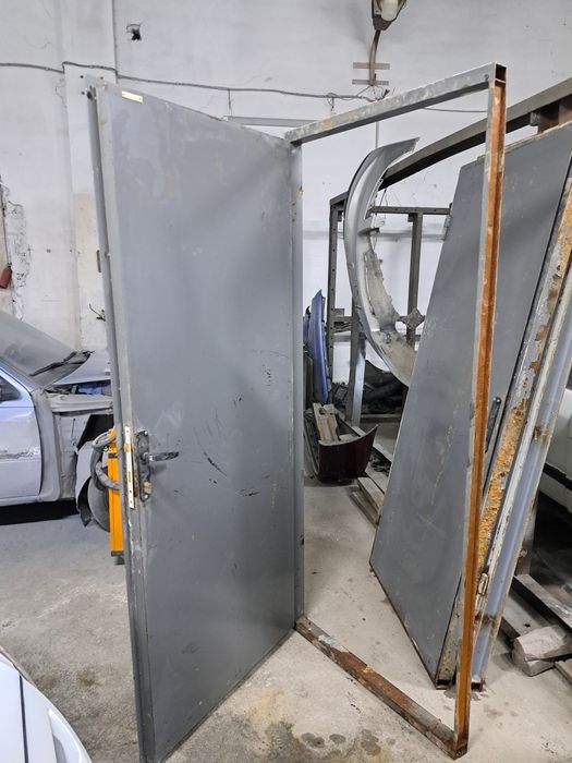 Двери металлические