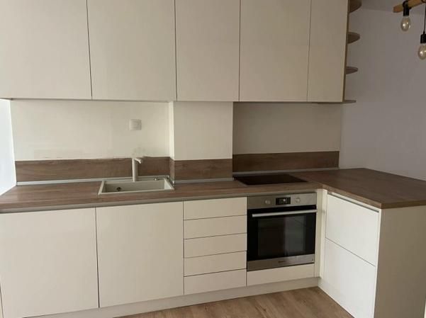 Дава се под наем Тристаен апартамент в София, Лозенец - 91 кв.м за 1000 € - Снимка #2
