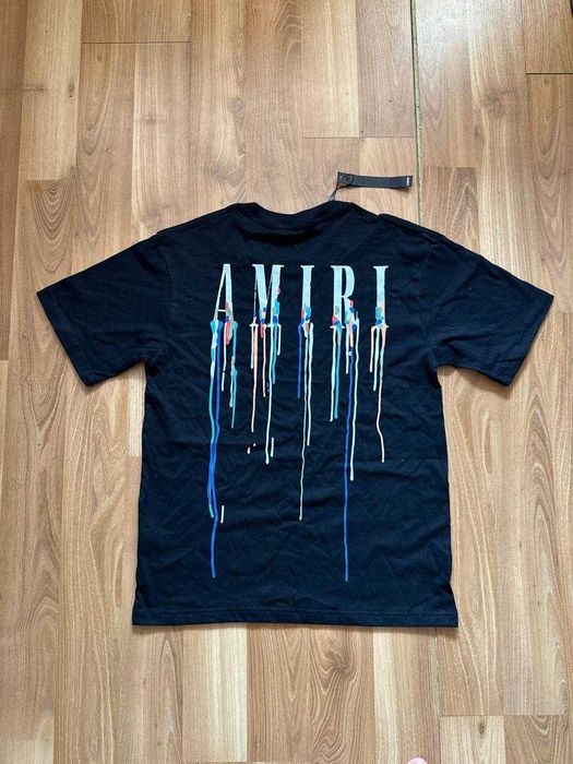 Tricou Amiri cu eticheta (nu Nike, Gucci, Adidas, Balenciaga)