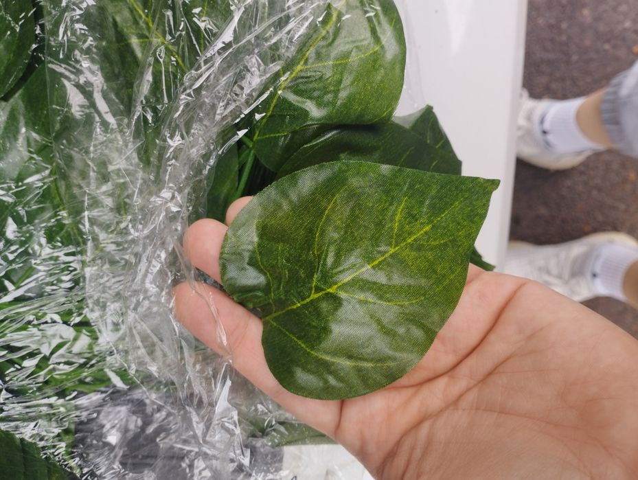 Искусственные листья, виноград и плющ