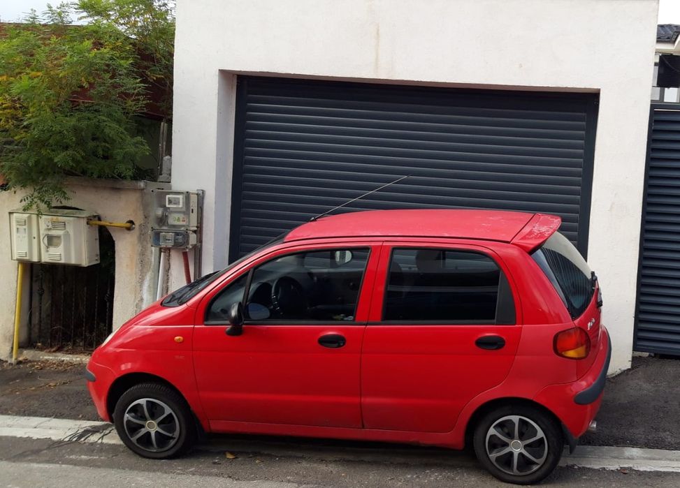 Matiz rosu aprins 2004