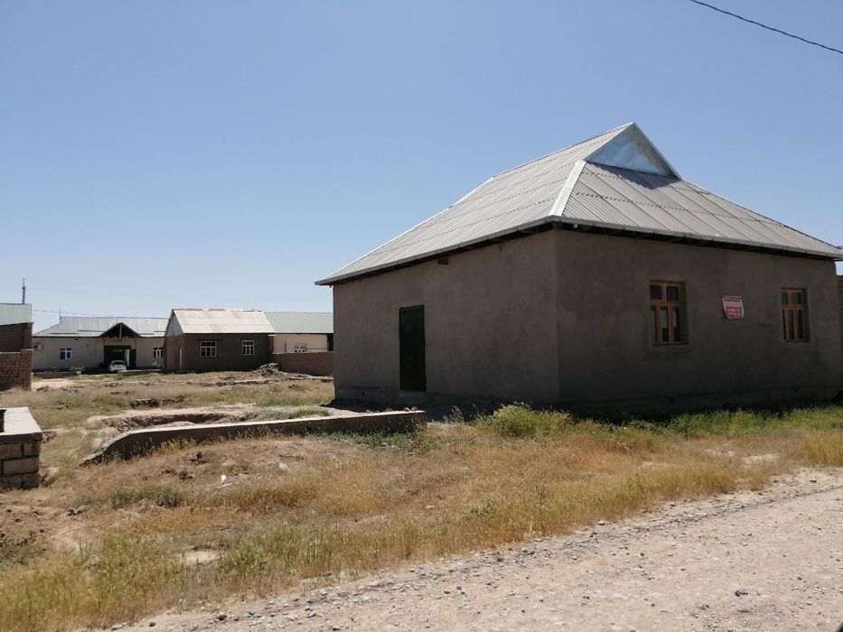 4 хонали уй тўлиқ битмаган срочно сотилади. Огород 6 сотих.