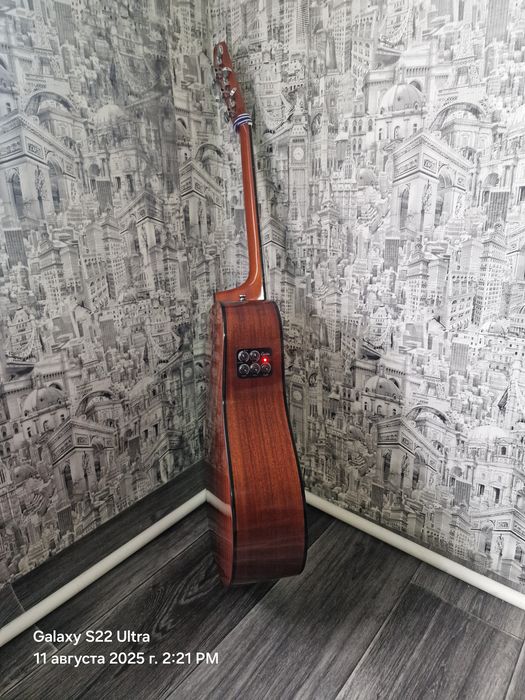 Продам гитару  Fender