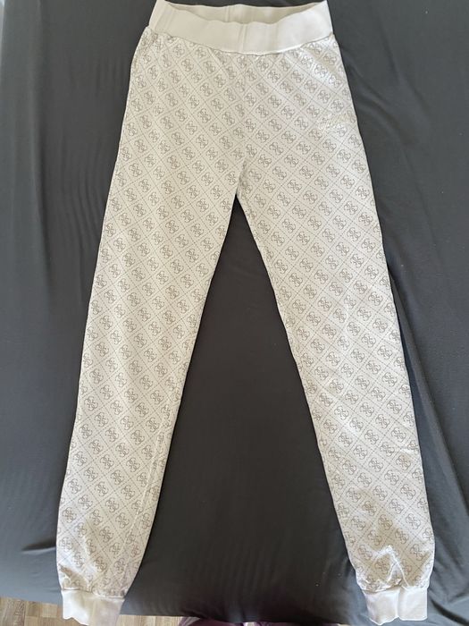 Клин Nike, панталон и долнище Guess