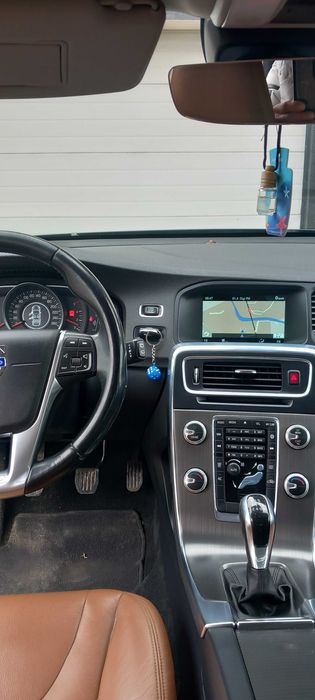 Volvo v60 2015 181cp