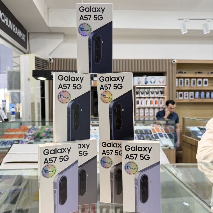 Samsung Galaxy A57  256  1 год гарантия От сервиса mix color