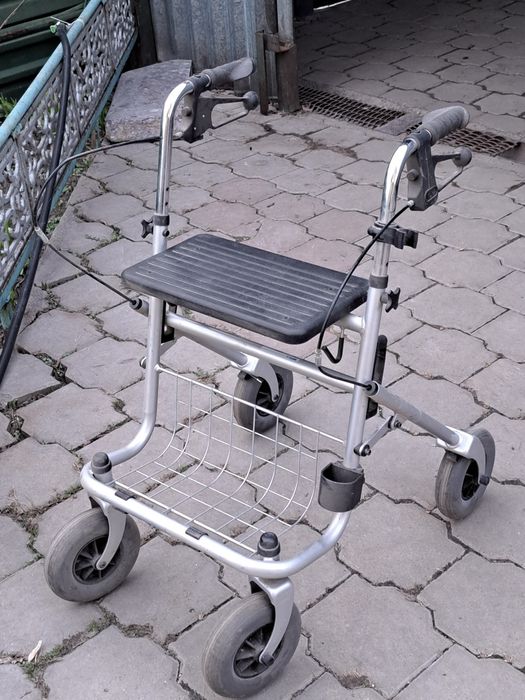 Кресло-коляска инвал и ходунки прогулочные