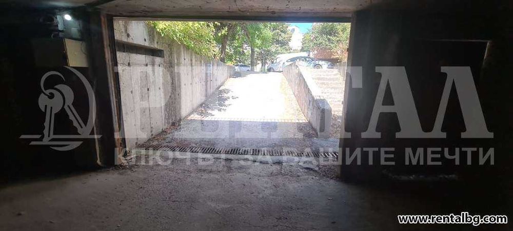 Продава се Гараж / Паркомясто в Пловдив, Кючук Париж - 25 кв.м за 680 €/кв.м - Снимка #1