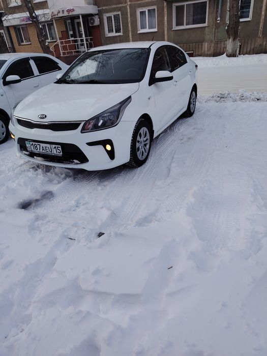 Авто киа Рио 2019
