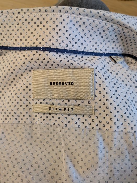 Бяла риза с елементи