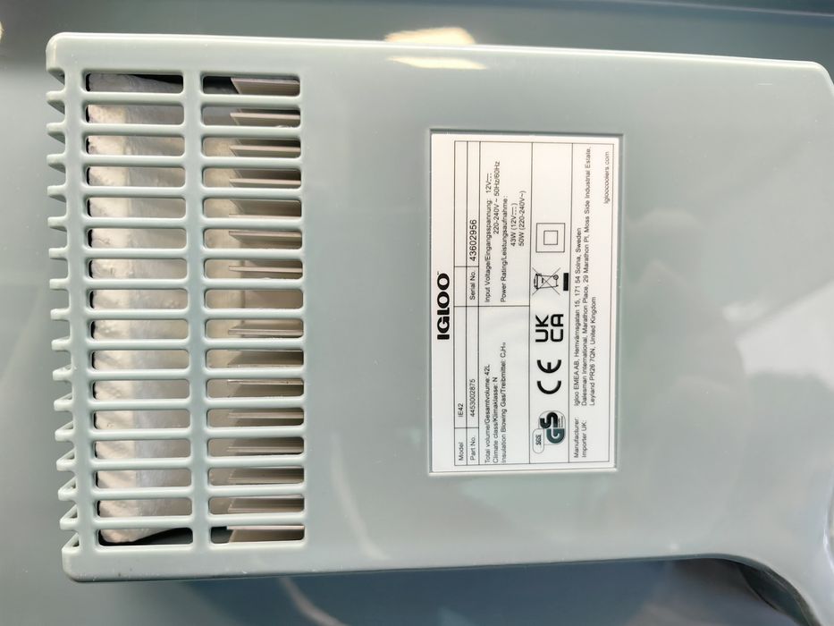 IGLOO Електрическа хладилна кутия IE42 220V AC/12V DC 42L Roller - Ice