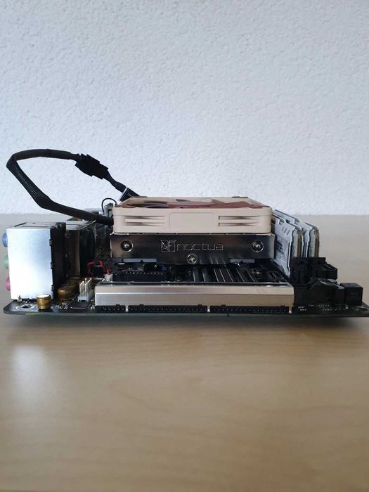 Дънна платка Gigabyte H270N-WIFI Mini ITX + Intel Core I7-7700 16GB RAM + Noctua NH-L9i Cooler