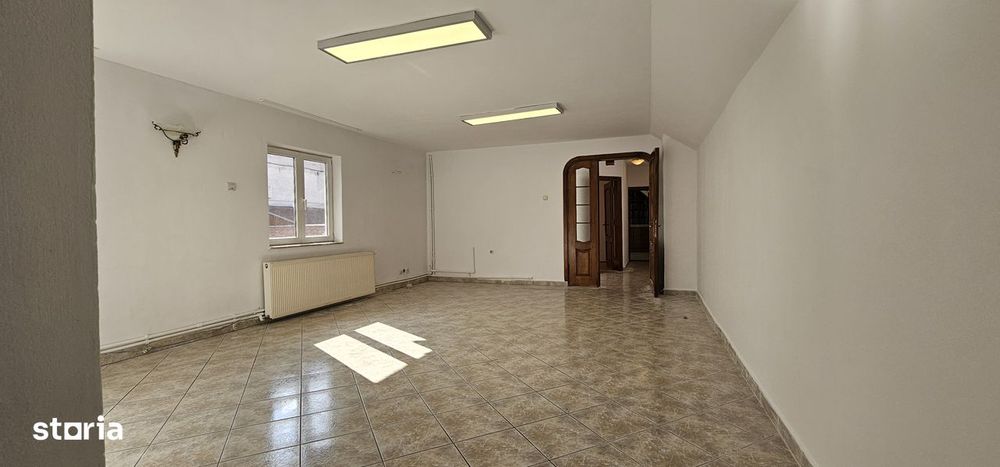 Locuinta, spatiu  birouri sau airbnb 90 mp, 4 camere, str.Avram Iancu.