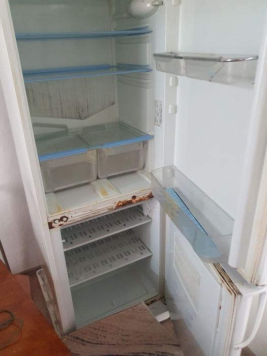 Продам холодильник индезит