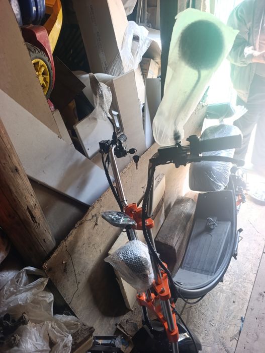 Электроскутер новый продам