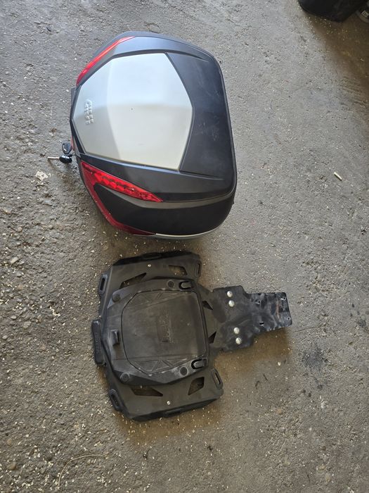 Top Case Lada GIVI  54 L Moto/Can Am Spyder  Ryker cu suport  OEM Isotta