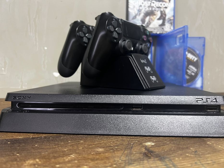 Продам Playstation 4