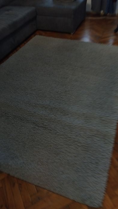 Голям плътен килим