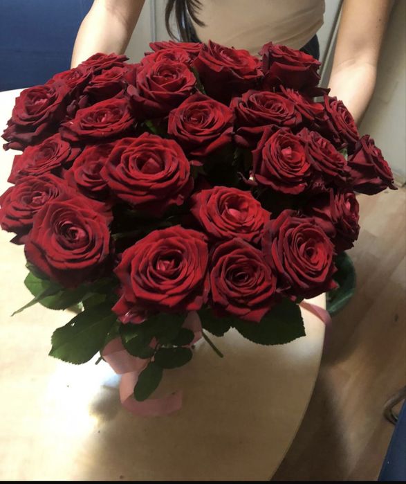 Trandafiri proaspeți în buchete rafinate- minim 25 fire