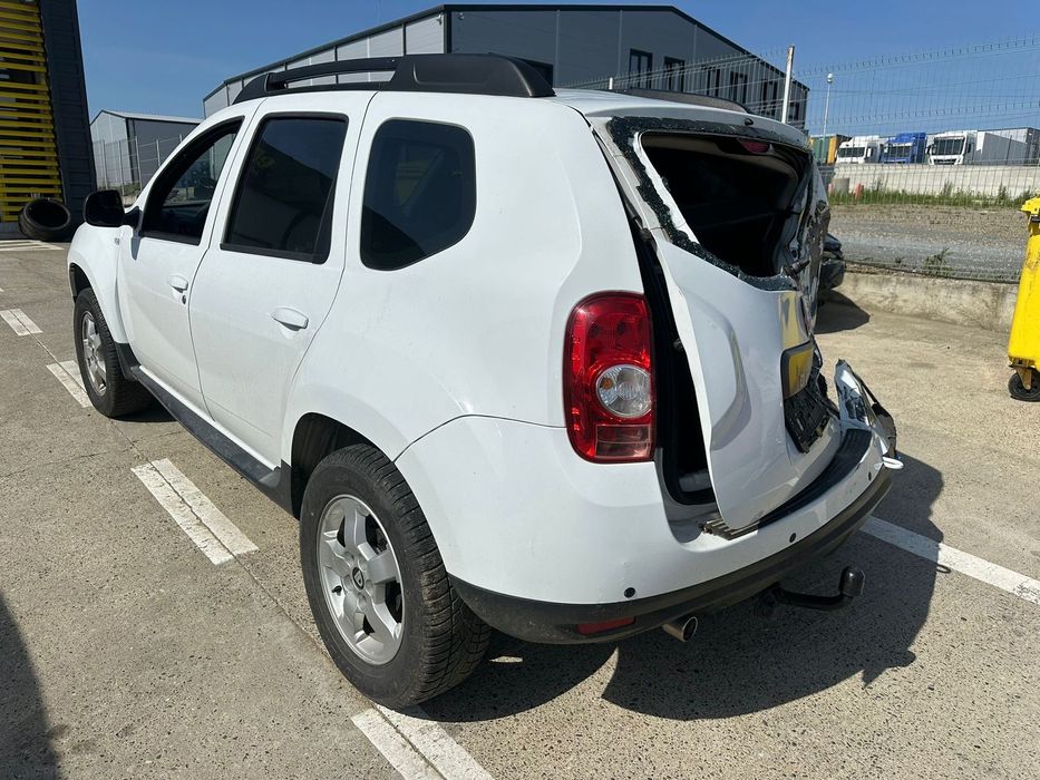 Dezmembrez / Dezmembrari / Piese / Accesorii Dacia Duster 2011 alba 1.5 dci 110 cp 4x4 volan stanga