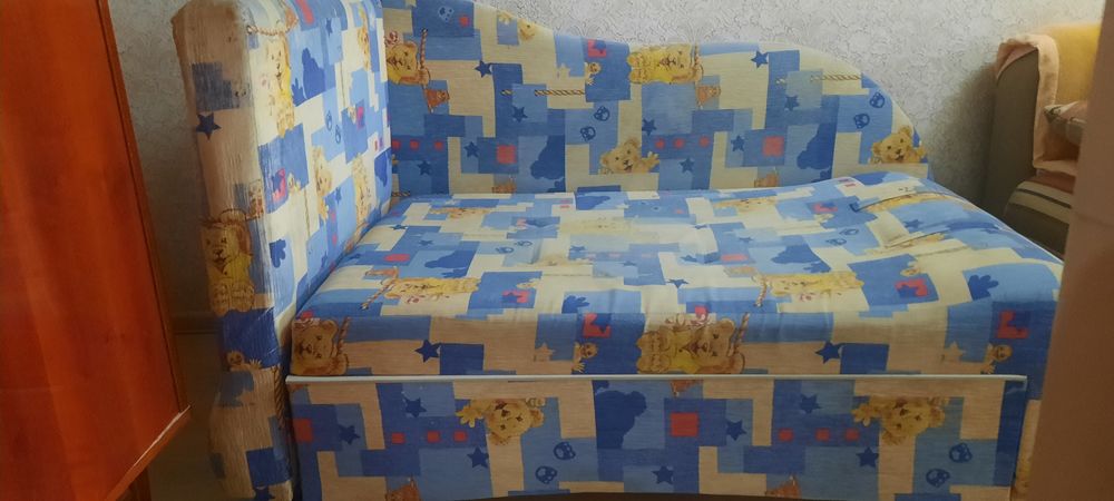 Продам кровать детская и подростковая .