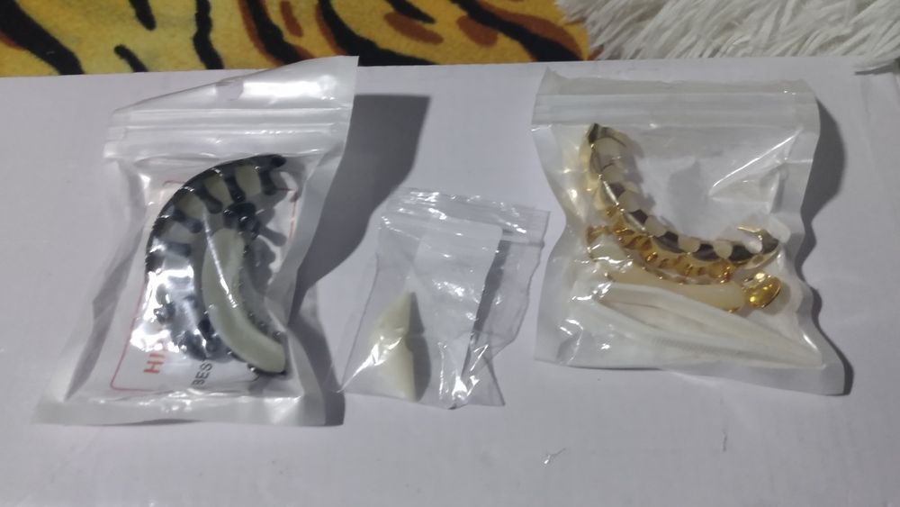 Обеци и аксесоари