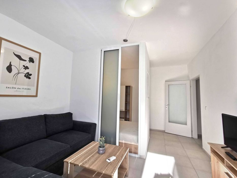 Дава се под наем Двустаен апартамент в Велико Търново, Бузлуджа - 40 кв.м за 255 € - Снимка #3