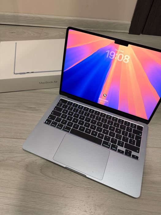 Apple MacBook Air M5 КАТО НОВ!