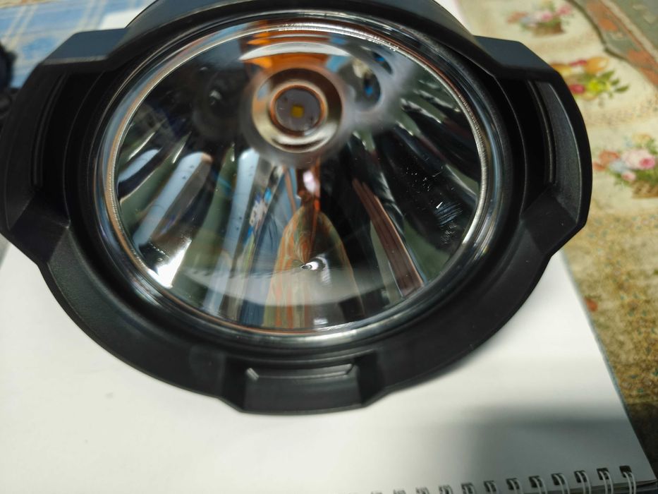 Lanterna puternica cu trepied