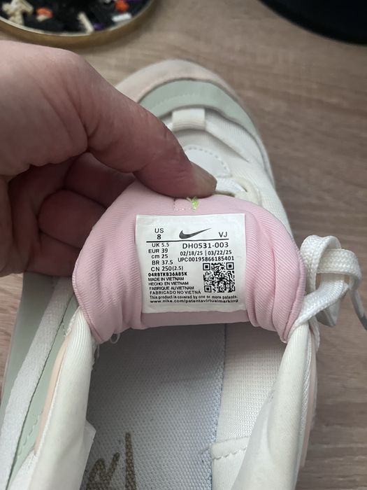 Маратонки NIKE ……