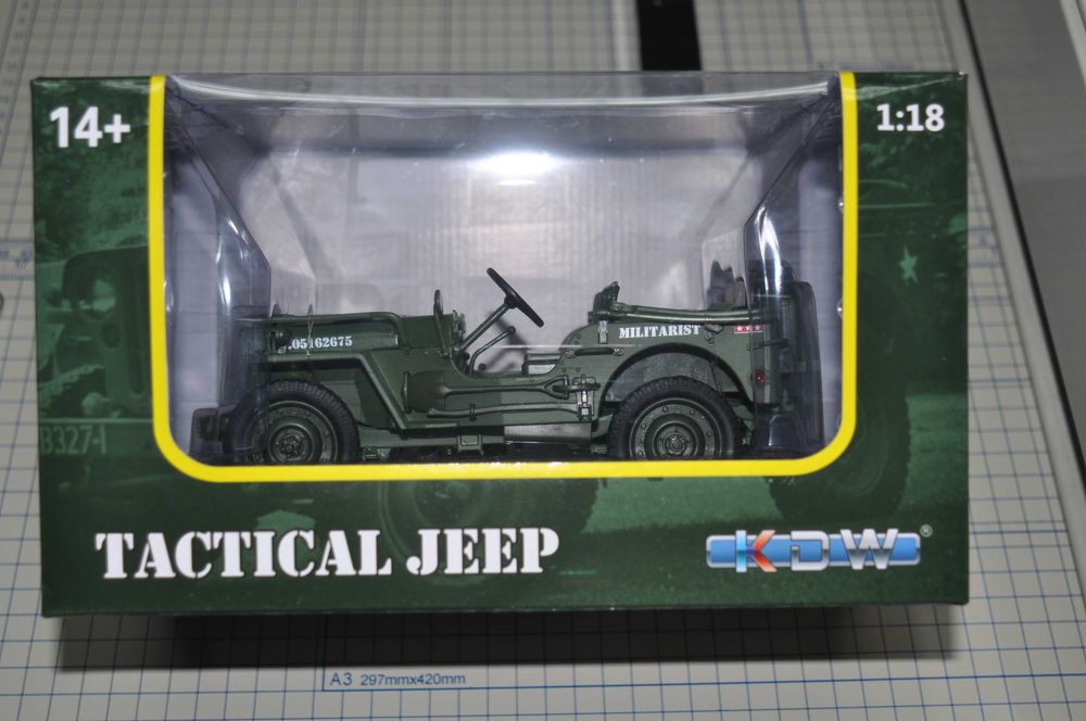 Модель джипа 1/18