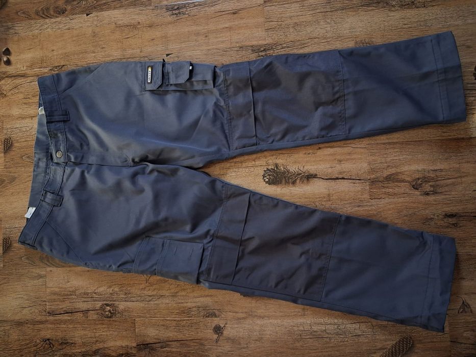 Pantaloni și salopete munca