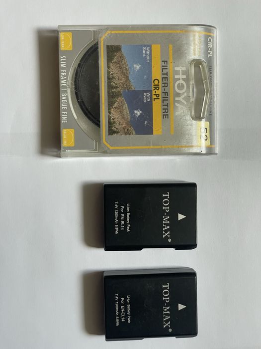 Nikon D3200 + 18-55 VR + Sigma 70-300 + 3 baterii + accesorii