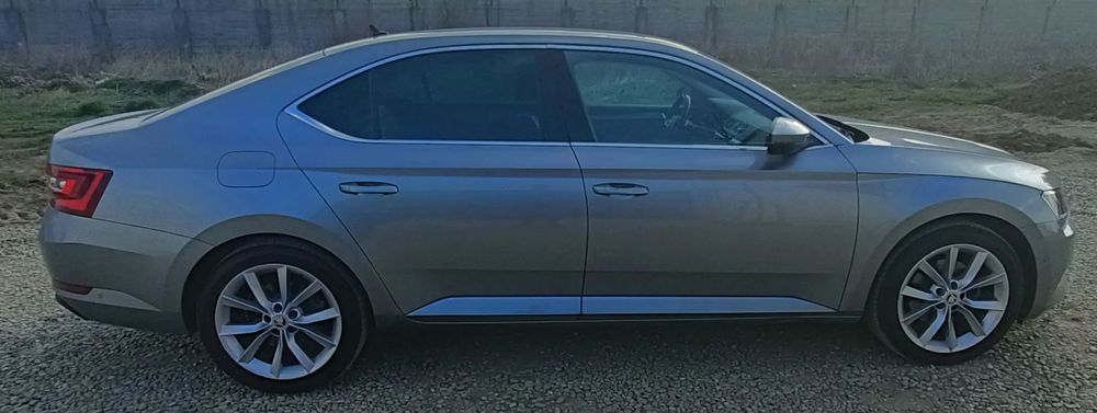 Škoda Superb 2015 diesel, 13.907 € — imagine 4