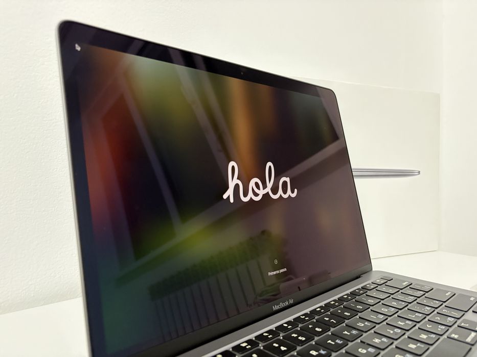 Продам Macbook Air 13 / 2020 / 13.3 / 256 gb