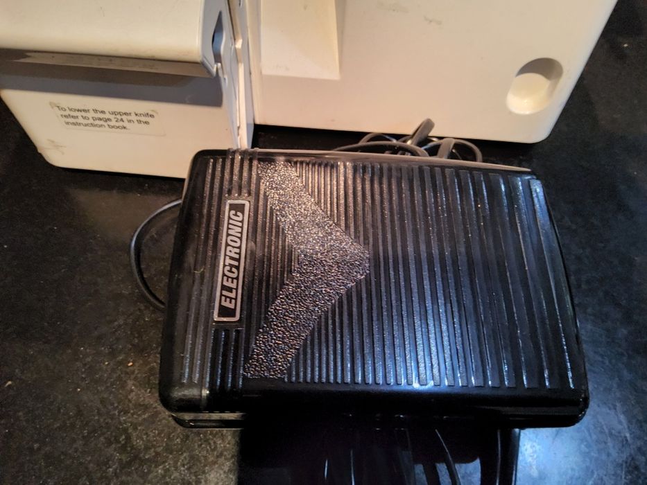 JANOME коверлок (оверлок) для трикотажа.