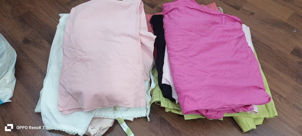 Разгружаю женские вещи . Всё по 1000