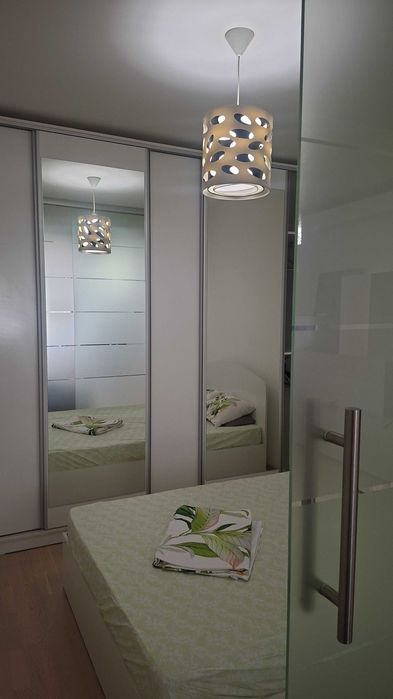 Ofer apartament pentru închiriere